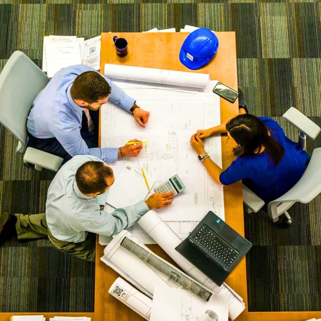 3 professioanl loan consultants seating on a chairs